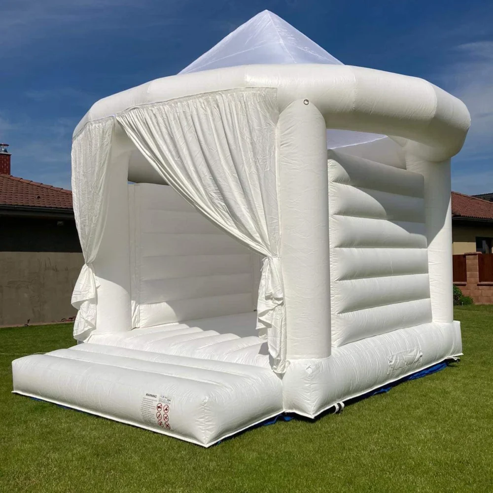 Bílý nafukovací skákací hrad 5×5 m – elegantní hrad na svatby a oslavy