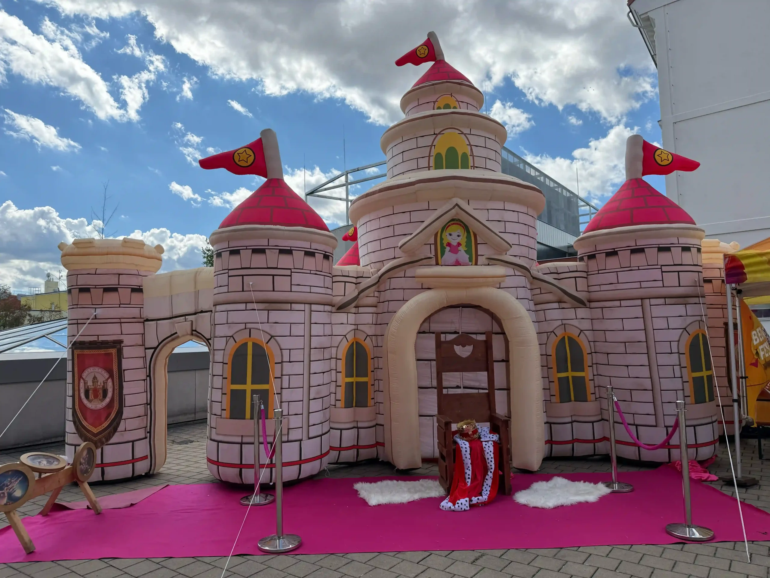 Nafukovací pohádkový ZÁMEK PRINCEZNA – monumentální 3D fotostěna a brána (10x3 m výška 5 m) - Obrázek 4